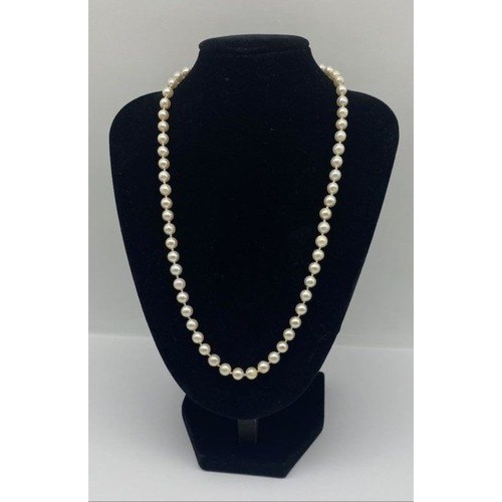 Vintage 14K Yellow Gold Hand Knotted Cultured Pearl Strand Necklace Cream Luster